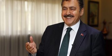 Eski AKP’li Bakan Eroğlu: “Dua edin, bol akaryakıt çıksın”