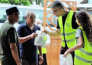 Gönüllüler elleriyle kurbanı ulaştırdı: ARO Yardım Kuruluşu, 12 ülkede muhtaçlara bayram yaşattı