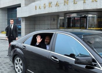 DİB Başkanı “Şehit olmaya hazırız” dedi, zırhlı Mercedese binip gitti