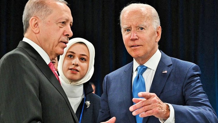 Turkey's President Recep Tayyip Erdogan (L) and US President Joe Biden shake hands at the start of the first plenary session of the NATO summit at the Ifema congress centre in Madrid, on June 29, 2022. (Photo by GABRIEL BOUYS / AFP)