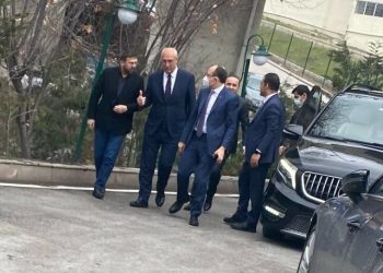Tutuklanan suç örgütü lideriyle fotoğrafları çıkan AKP’li bakan ve vekil: Tesadüf