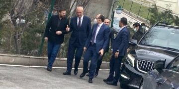 Tutuklanan suç örgütü lideriyle fotoğrafları çıkan AKP’li bakan ve vekil: Tesadüf