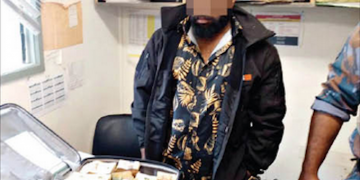 Papua Yeni Gine başbakanının oğlu bir bavul parayla yakalandı, tutuklandı