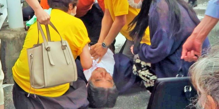 Saldırgan eski bir asker: Suikaste uğrayan eski Japonya Başbakanı Şinzo Abe hayatını kaybetti