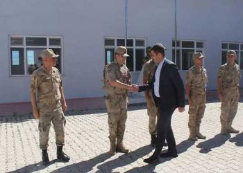 AKP İl Başkanını askeri törenle karşılayan komutan görevden alındı