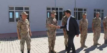 AKP İl Başkanını askeri törenle karşılayan komutan görevden alındı