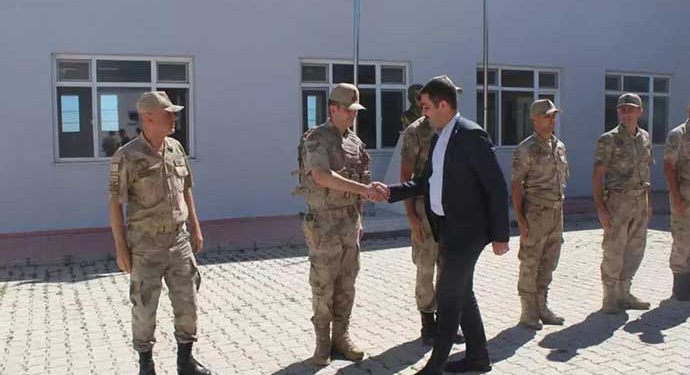 AKP İl Başkanını askeri törenle karşılayan komutan görevden alındı