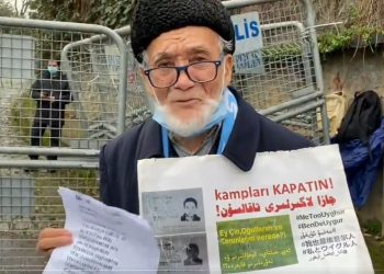 Uygur dede Çin’i protesto etti: Eyüp Sultan’da polisten yumruk yedi, parmağı kırıldı