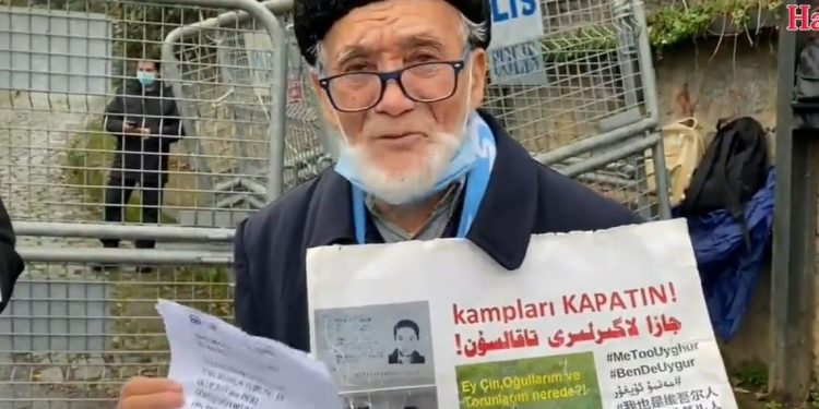 Uygur dede Çin’i protesto etti: Eyüp Sultan’da polisten yumruk yedi, parmağı kırıldı