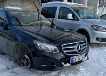 Tarihte böyle gasp ve yağma dönemi olmadı: Kapıdaki Mercedes’i bile parçalayarak sattılar