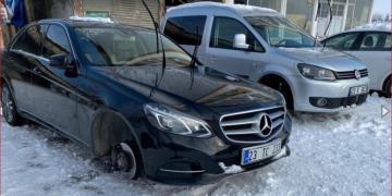 Tarihte böyle gasp ve yağma dönemi olmadı: Kapıdaki Mercedes’i bile parçalayarak sattılar