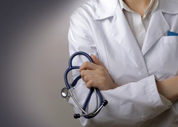 Hasta yakınlarından dayak yiyen doktorlar yurt dışına gitmek istiyor: 6 ayda bini geçti