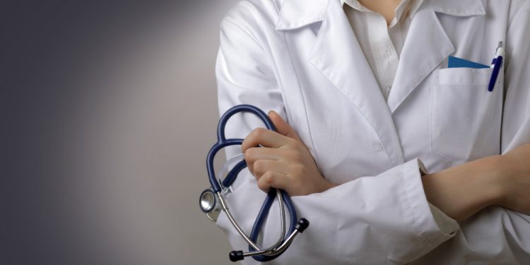 Hasta yakınlarından dayak yiyen doktorlar yurt dışına gitmek istiyor: 6 ayda bini geçti