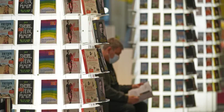 Alman Yayıncılar Birliği: Sürgündeki yazarları Erdoğan’a teslim etmeyin