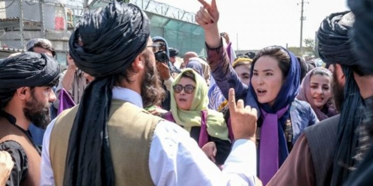 Afganistan’da kadınlar, Taliban iktidarının birinci yılında sokak eyleminde