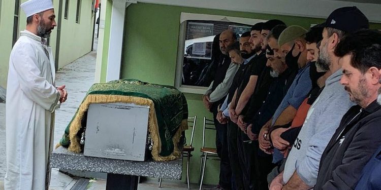 Aksu Ailesi’nin hüzünlü günü:  Yardımseverliğiyle tanınan Yurdagül Aksu, Wolongong’da dualarla toprağa verildi