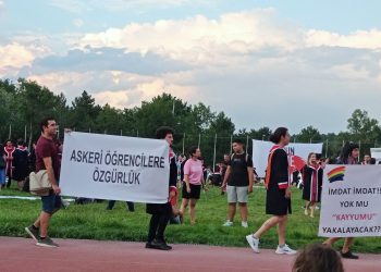 Rektörün yasağını dinlemediler: ODTÜ’lüler ‘Devrim Stadyumu’nda mezuniyet törenini gerçekleştirdi