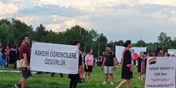 Rektörün yasağını dinlemediler: ODTÜ’lüler ‘Devrim Stadyumu’nda mezuniyet törenini gerçekleştirdi