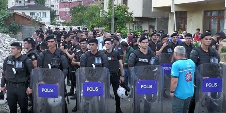 ‘Kentsel dönüşüm’e tepkili halk, AKP’li Cumhurbaşkanı’na: Buna ‘insan’ dedik, ‘Müslüman’ dedik, peşine gittik
