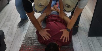 AKP rejiminden  ‘terör’ operasyonu: Diş hekimini yere yatırılıp ters kelepçe takıldı