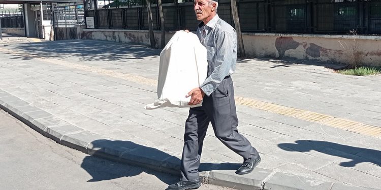 Bir rejimin utancı: Oğlunun kemiklerini 6 yıl sonra torbada teslim ettiler