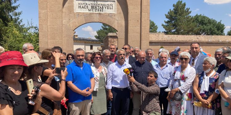 HDP Eş Genel Başkanı Sancar: Göz boyamakla olmaz, Aleviler sadaka değil haklarını istiyor