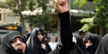 İran’da özgürlük sloganları: ‘Diktatöre ölüm!’