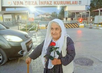 Eşinin zulüm süreci devam ediyor: 80 yaşındaki hasta ve engelli Makbule Özer tahliye edildi
