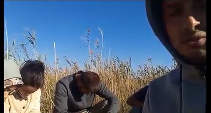 Türk sığınmacılar, Yunanistan tarafında bataklık kaplı bir adada 6 gündür mahsur