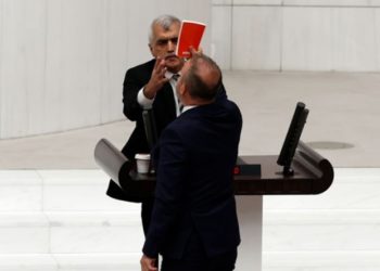 AKP’li ve MHP’liler, “Vicdansızlar muktedire hizmet eder” diyen Gergerlioğlu’nun üstüne yürüdüler