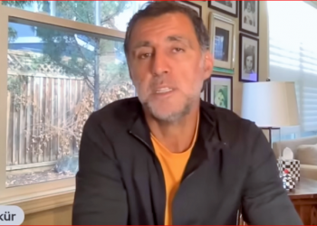 Hakan Şükür, Oğuzhan Uğur’a seslendi: Al mikrofonu, kanserli babama git, istersen ben de konuşurum