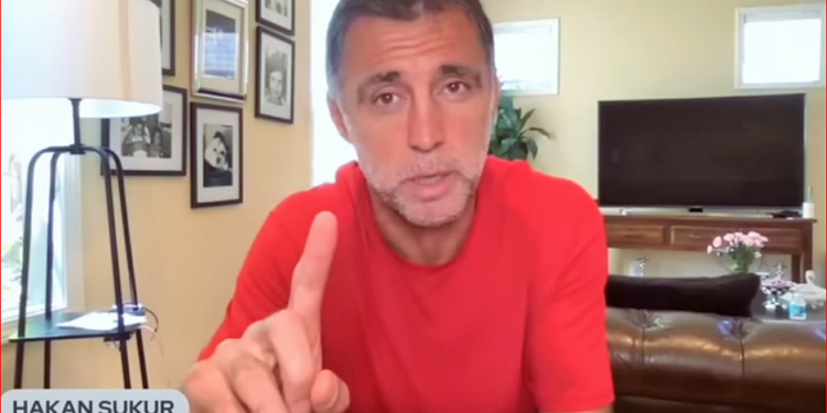 Milli Futbolcu @hakansukur’den Ümit Özdağ’a: Terörist darbeci ağababandır