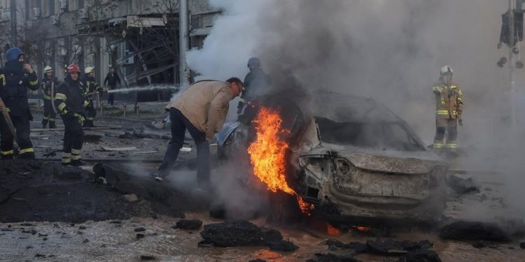 Zelenskiy ölü ve yaralıların olduğunu söyledi:Kiev yoğun Rus bombardımanı altında