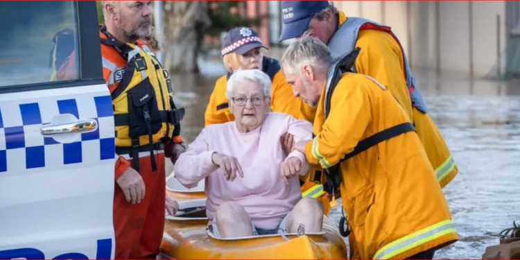 Sel sularının yüksekliği 12 metreyi aşabilir: Victoria’da 120 okul eğitime ara verecek