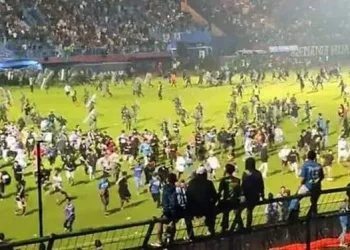 Endonezya’da maç izdihamı:127 kişi hayatını kaybetti