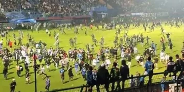 Endonezya’da maç izdihamı:127 kişi hayatını kaybetti