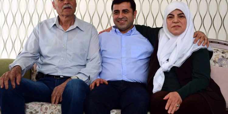 Demirtaş’ın Edirne’den Diyarbakır’a getirilişi ailesinden ve avukatlarından gizlenmiş