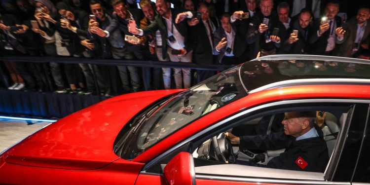 Eski AKP’li Kınıklıoğlu’ndan TOGG iddiası: İtalya’daki Pininfarina tesislerinde üretildi