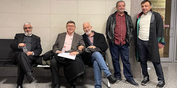 Zaman yazarlarına düşman cezası: Duruşumuzdan dolayı bu dayağı yedik