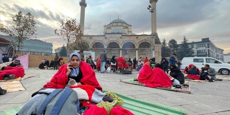 Düzce’de 5,9 şiddetinde deprem: 46 kişi yaralandı, bir kişi hayatını kaybetti