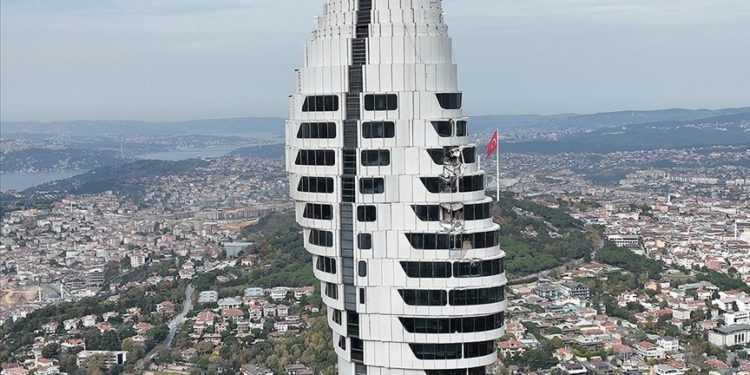 Hasar gören Çamlıca Kulesi ziyarete kapatıldı