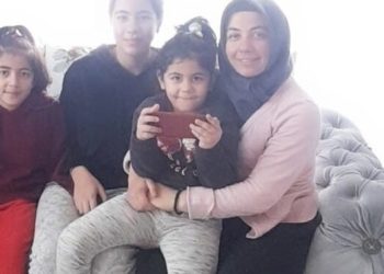 Ana baba hapiste, çocuklar yetiştirme yurdunda