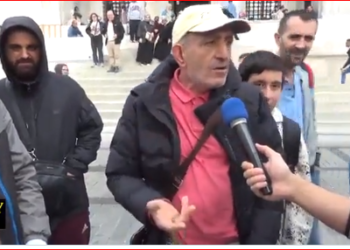 Avustralya’da insanlar sıkıntıdan ‘köpek maması tüketiyor’ diyen şahsa tepki yağdı