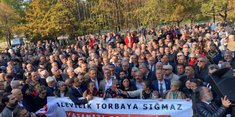 Aleviler Meclis önünde taleplerini dile getirdi