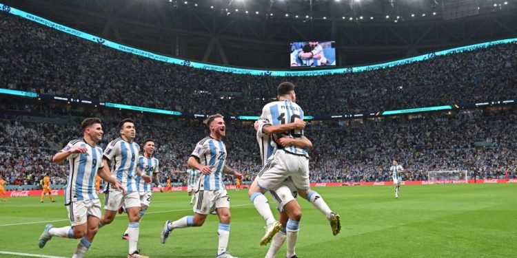 Dünya Kupası’nda ilk finalist: Messi’li Arjantin rekorlarla finalde