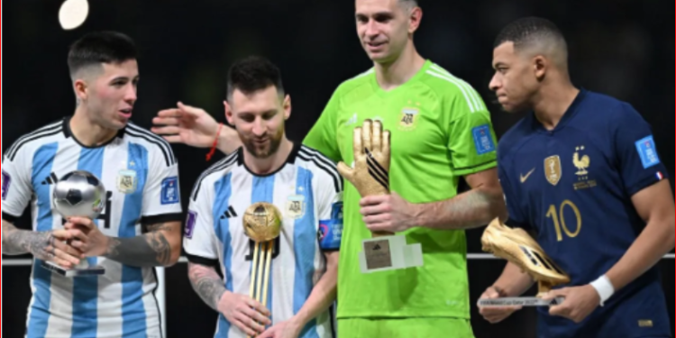 Dünya Kupası Arjantinli Lionel Messi, ‘alltın ayakkabı Fransız Kylian Mbappe aldı