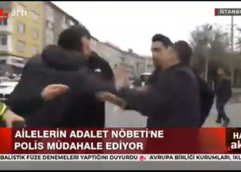 Polislerin ‘tokat’ görüntüsünü silme telaşı: Bunun hard diski nerede ya?
