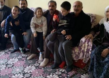 KHK’lı baba ve anne vetaf ett: Gülden ailesi öksüz ve yetim kalan torunlarına bakıcı arıyor