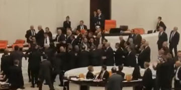 AKP ve İYİ Partili vekiller arasında yumruklu kavga: Başı yarılan İyi Parti’li Örs yoğun bakıma alındı