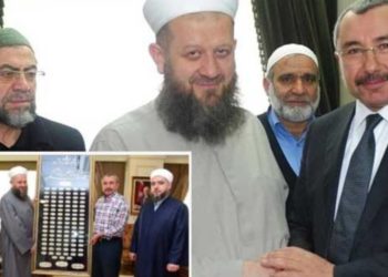AKP’li Başkan, 6 yaşındaki kızını evlendiren Yusuf Ziya Gümüşel’i makamında ağırlamış!